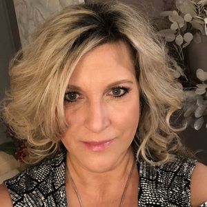 Meet your Posher, Sharon